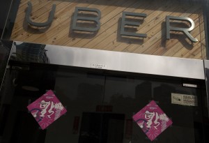 Η Uber απέλυσε πάνω από 20 άτομα λόγω σεξουαλικής παρενόχλησης
