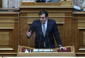 Πιερρακάκης: «Γλυτώνουμε 60 ουρές σε κάθε Έλληνα πολίτη, υπάρχει ευθύνη στη βάρδια»