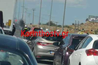Μποτιλιάρισμα στην Ε.Ο. Αθηνών - Κορίνθου: Aυτοκίνητο πήρε φωτιά εν κινήσει (βίντεο)