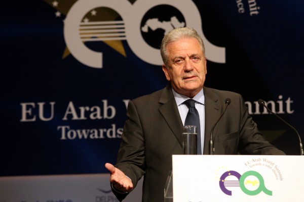 Στενότερη συνεργασία με τον αραβικό κόσμο ζητά ο Αβραμόπουλο