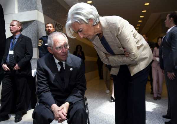 Διαβεβαιώσεις Λαγκάρντ σε Σόιμπλε ότι το ΔΝΤ παραμένει στο ελληνικό πρόγραμμα