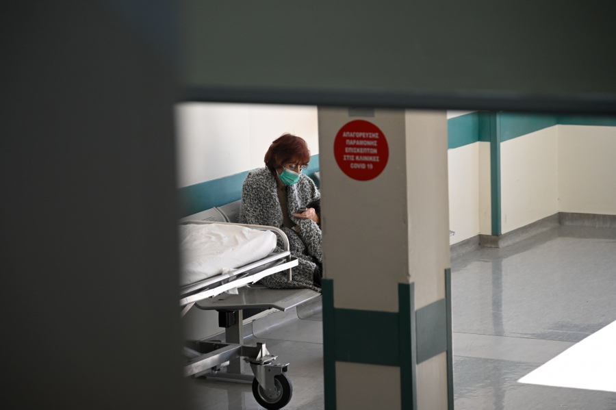 Βόλος: Αρνητής γιατρός «κρατούσε» στο σπίτι ασθενείς με κορονοϊό