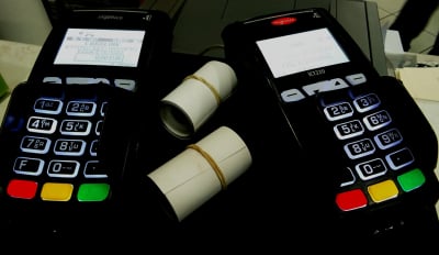 «Appodixi»: Έτσι θα ελέγχουν οι πολίτες με το κινητό τους τις πλαστές αποδείξεις λιανικής