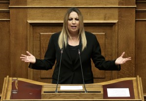 Γεννηματά, πρόταση δυσπιστίας: &quot;Όταν διαπραγματεύεται ο κ. Τσίπρας πρέπει να ανησυχούν όλοι οι Έλληνες&quot;