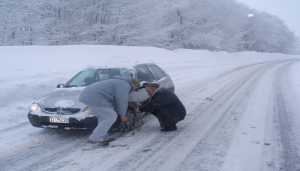 Προβλήματα λόγω της χιονόπτωσης σε Εύβοια και ορεινή Στερεά Ελλάδα