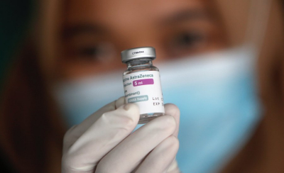 Τρίτη δόση με Pfizer: Τι ισχύει με τα αντισώματα όσων είχαν εμβολιαστεί με AstraZeneca