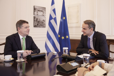 Συγχαρητήρια Ντόνιαχου για τις επιδόσεις της ελληνικής οικονομίας – Τι συζήτησε με Μητσοτάκη