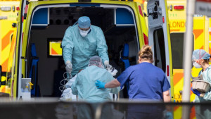 Βρετανία - Κορονοϊός: Στους 43.000 οι νεκροί - Βουλευτές καταγγέλουν την ανεπάρκεια των τεστ