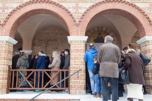 Ένταση με δημοσιογράφους έξω από την αγρυπνία στον Ιερό Ναό της Αχειροποίητου