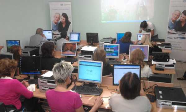 Εργαστήρι εκμάθησης ηλεκτρονικών υπολογιστών στο Δήμο Διονύσου