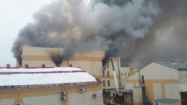 Ρωσία: Πέντε νεκροί και 32 τραυματίες από πυρκαγιά σε εμπορικό κέντρο