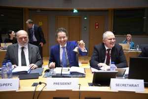 Βρυξέλλες: Η ΕΚΤ θέλει διαβεβαιώσεις για τη βιωσιμότητα του χρέους