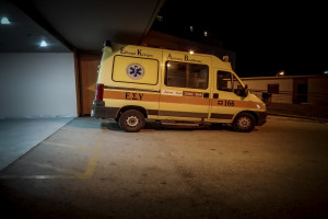 Αυτοπυροβολήθηκε αστυνομικός στη Λακωνία- Από τη σφαίρα τραυματίστηκε και ο γιός του