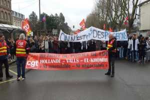 Γαλλία: Με 24ωρη απεργία η πρώτη αντίδραση των συνδικάτων