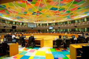 Τελευταίες επαφές Τσακαλώτου με τους επικεφαλής των δανειστών πριν από το Eurogroup