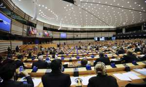 Οκτώ ευρωβουλευτές καλούν τους Ευρωπαίους ηγέτες να επανεξετάσουν τα μέτρα που ζητούν οι θεσμοί