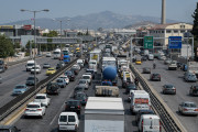 Κυκλοφοριακό κομφούζιο στη Μεσογείων μετά από καραμπόλα, πού είναι αυξημένη η κίνηση