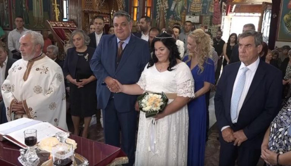 Βόλος: Στο «η δε γυνή να φοβήται τον άνδρα» η νύφη είχε τη δική της... απάντηση (video)