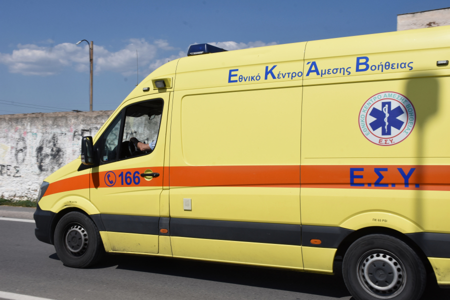 Tροχαίο με στρατιωτικό όχημα στη λεωφόρο Αθηνών, ένας τραυματίας -Μποτιλιάρισμα στο σημείο