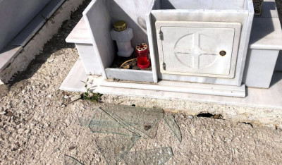 Θεσσαλονίκη: Ιερόσυλοι βεβήλωσαν τάφους για να πάρουν τα καντήλια και τα θυμιατά (εικόνα)