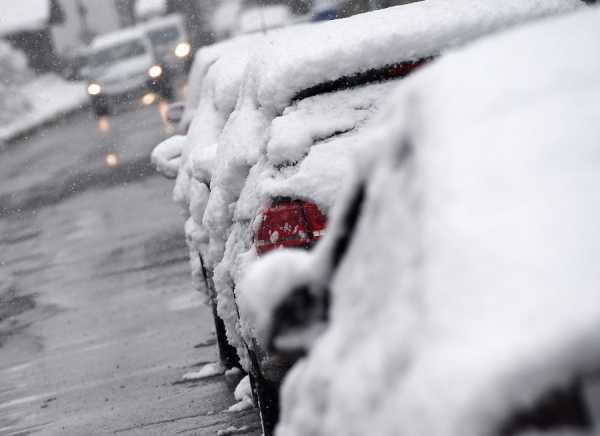 Καιρός: Σε κλοιό χιονιά η Ελλάδα - Χαμηλές θερμοκρασίες και έντονες χιονοπτώσεις