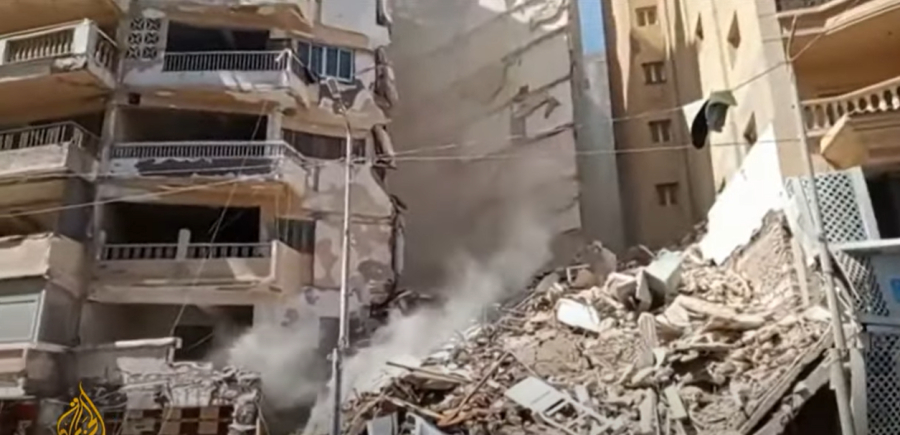 Αίγυπτος: Κατέρρευσε κτήριο 13 ορόφων στην Αλεξάνδρεια – Πληροφορίες για εγκλωβισμένους