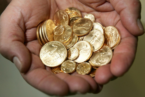 &#039;Ερευνα: Οι &#039;Ελληνες ξεπουλάνε τις χρυσές τους λίρες!