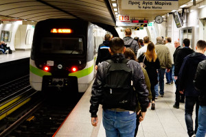 Μεγάλη αναστάτωση στους σταθμούς του Μετρό - Διακόπηκαν δρομολόγια