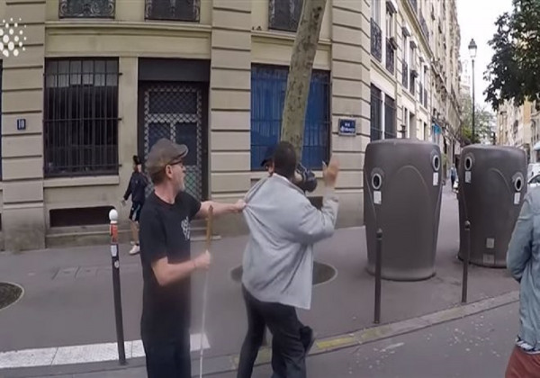 Οργή στη Γαλλία: Οδηγός αρνήθηκε προτεραιότητα σε τυφλό, έδειρε τον συνοδό (vid)
