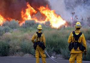 Καλιφόρνια: Οι ισχυροί άνεμοι εμποδίζουν την κατάσβεση της καταστροφικής πυρκαγιάς