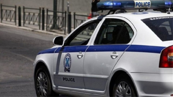 Αγρίνιο: Άνδρας έκρυβε ένα στο σπίτι του ολόκληρο οπλοστάσιο - Πολεμικά όπλα και τυφέκια μεταξύ των «θησαυρών» του