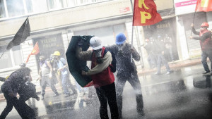 Με δεκάδες συλλήψεις και νεκρούς διαδηλωτές γιορτάζει η Τουρκία την Εργατική Πρωτομαγιά