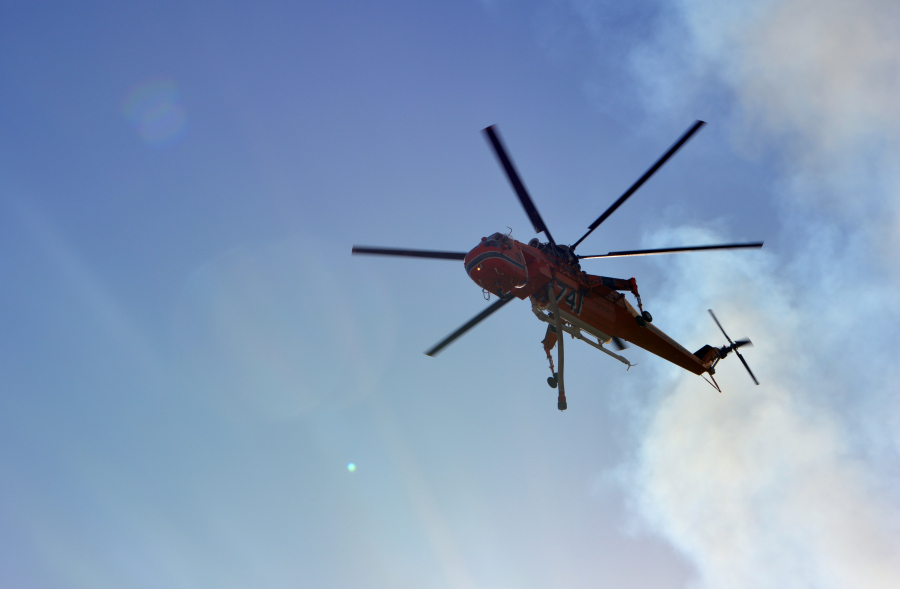Φωτιά στον Λαχανά Θεσσαλονίκης, σηκώθηκε ελικόπτερο