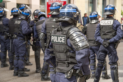 Γαλλία: Ομηρία με τραυματίες σε προάστιο του Παρισιού! (vid)