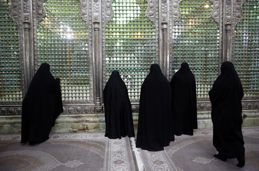 Το Ιράν πριν την μαντήλα: Η στροφή από τον δυτικό τρόπο ζωής στο πολιτικό Ισλάμ και ο ρόλος της γυναίκας