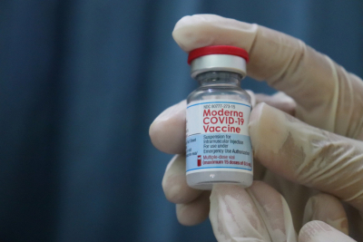 Moderna: 1 δισ. δόσεις του εμβολίου της σε φτωχές χώρες το 2022