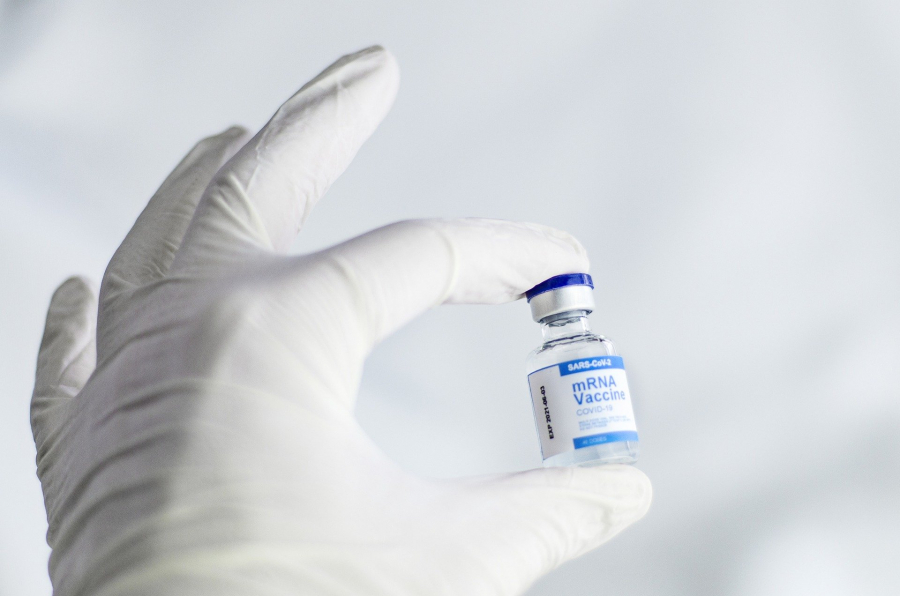 Αρχές Οκτωβρίου η απόφαση της ρυθμιστικής αρχής της ΕΕ για την τρίτη δόση εμβολίου της Pfizer στους άνω των 16