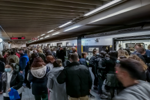 Παραμονή Πρωτοχρονιάς: Τι ώρα είναι τα τελευταία δρομολόγια για μετρό, ηλεκτρικό και τραμ
