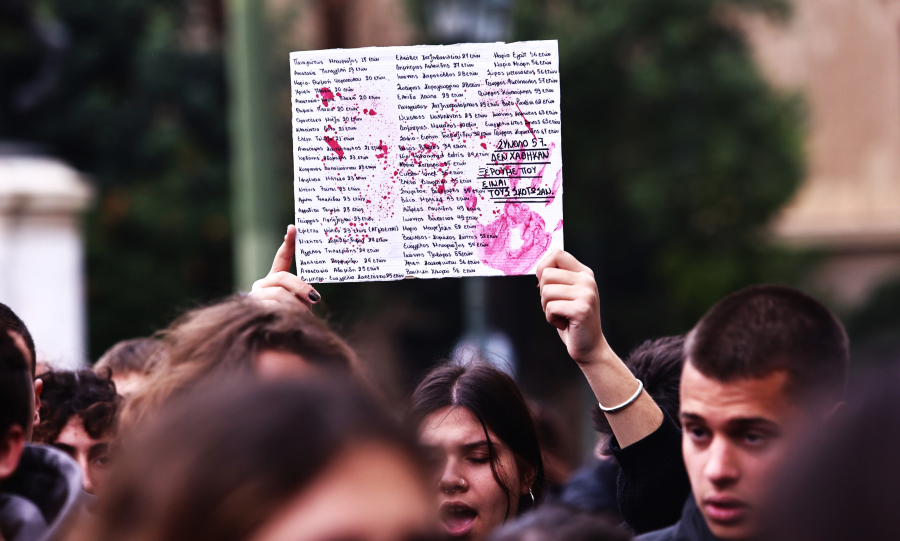 Δεκάδες χιλιάδες είπαν όχι στη συγκάλυψη για Τέμπη, μικροεπεισόδια στην Αθήνα