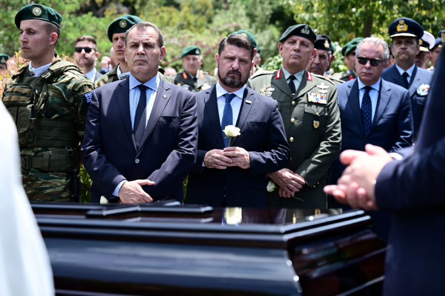 Παναγιωτόπουλος - Χαρδαλιάς στην κηδεία του θρυλικού στρατηγού των ειδικών δυνάμεων Κωνσταντίνου Κόρκα (εικόνες)