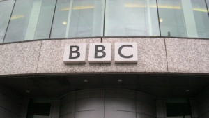 BBC: Καταργεί 450 θέσεις