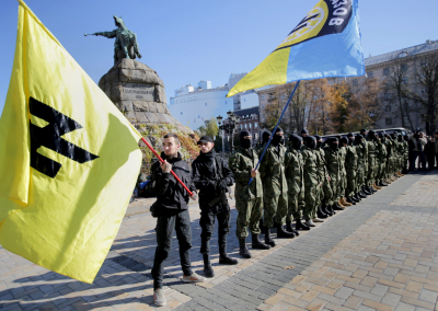 Ουκρανία: Ακροδεξιοί, εθνικιστές και με νεοναζιστικές αναφορές στο «Τάγμα του Αζόφ» (εικόνες, βίντεο)