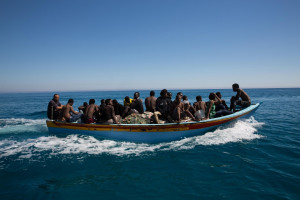 Η ακτοφυλακή της Ιταλίας διέσωσε εκατό πρόσφυγες απέναντι από τις ακτές της Λιβύης