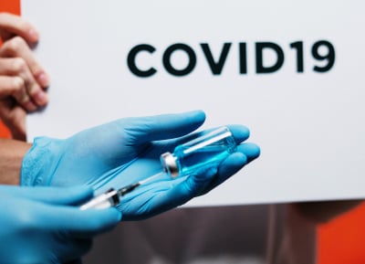 ΠΙΣ: Στα «κάγκελα» ο ιατρικός κόσμος για εμβολιασμούς κατά Covid σε φαρμακεία