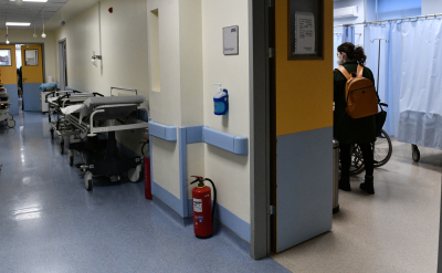 Ράντζα στα νοσοκομεία της Αττικής: Τι αλλαγές έχουν επιφέρει τα μέτρα σε Αττικόν και Ευαγγελισμό
