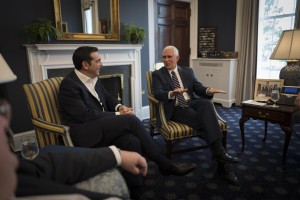 Για Σκοπιανό, Τουρκία και οικονομία συζήτησαν ο Τσίπρας με τον αντιπρόεδρο των ΗΠΑ