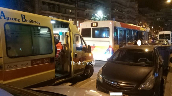 Επίθεση σε λεωφορείο στη Θεσσαλονίκη - Μία γυναίκα τραυματίας (ΦΩΤΟ)