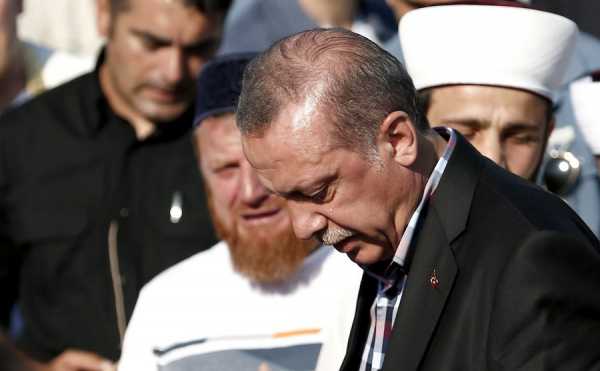 Ο Ερντογάν κάνει συλλήψεις «κάθαρση» και Τούρκων επιχειρηματιών 
