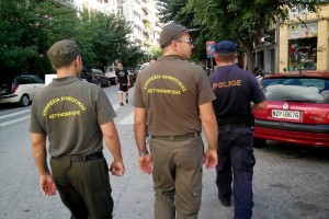 Η Δημοτική Αστυνομία της Αθήνας επιστρέφει τις πινακίδες