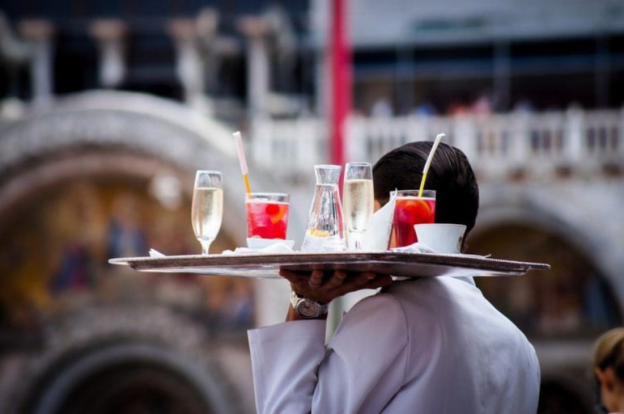 ΑΣΕΠ: Νέες μόνιμες προσλήψεις σερβιτόρων στο Yπ. Εξωτερικών